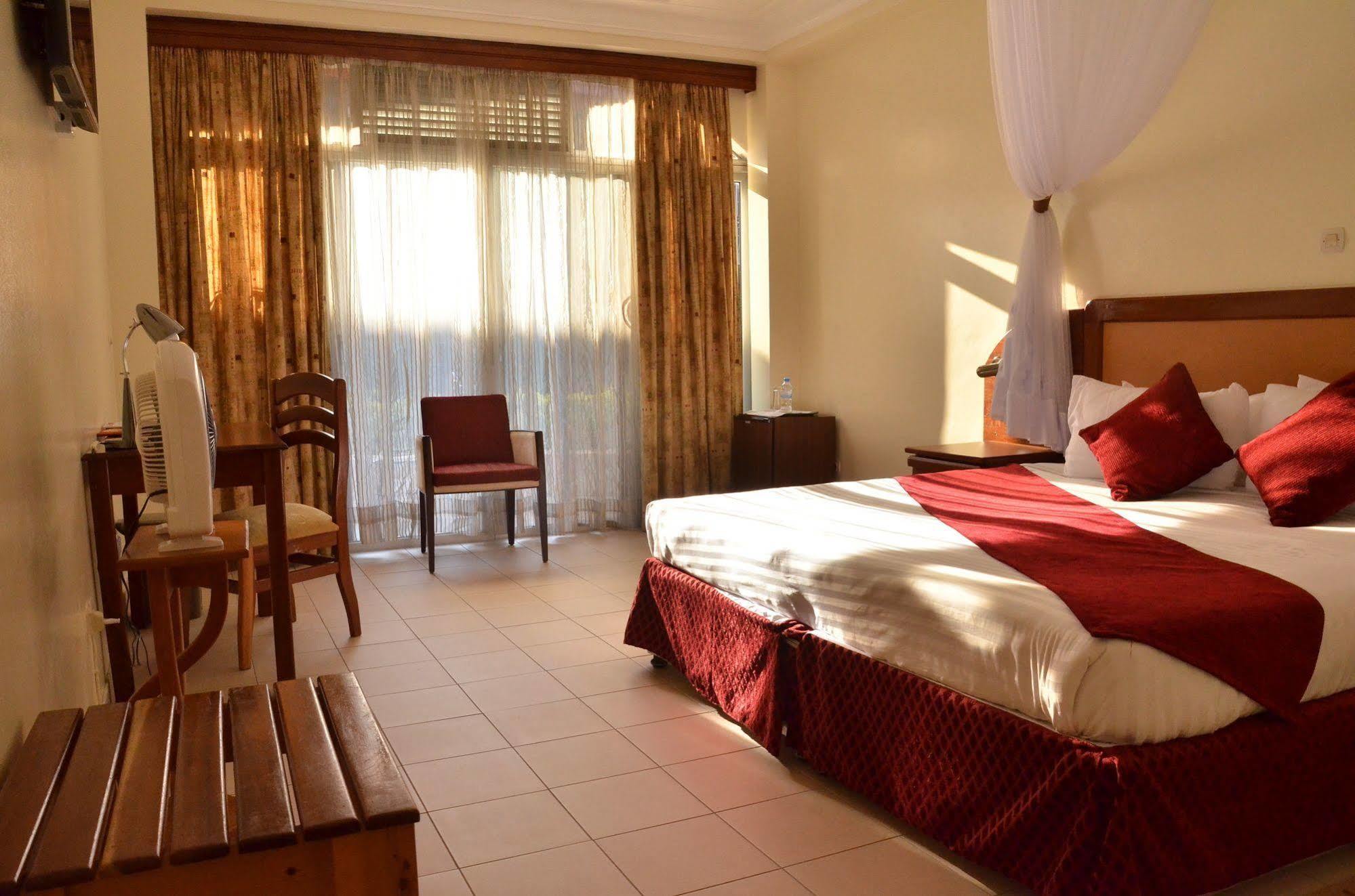 Hotel Chez Lando Кигали Экстерьер фото